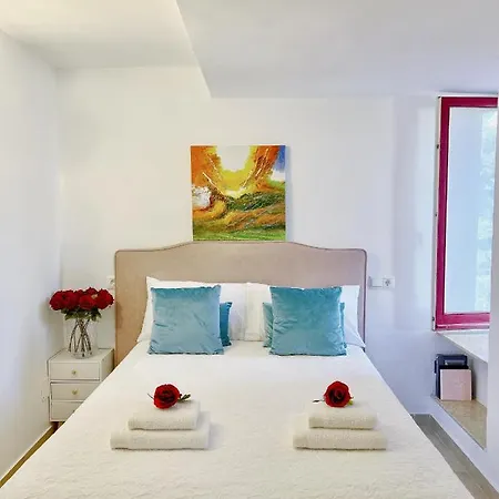 Apartment Red Wall/noble Series/little Prince/rose/sea